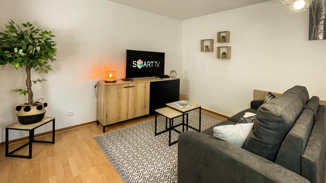 Homey Wood: Cozy Apartment Near Geneva with Private Parking and Balcony Annemasse Exterior photo