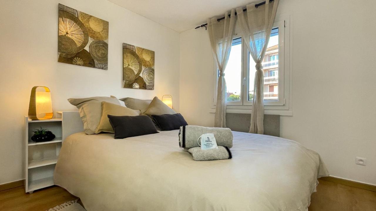 Homey Wood: Cozy Apartment Near Geneva with Private Parking and Balcony Annemasse Exterior photo