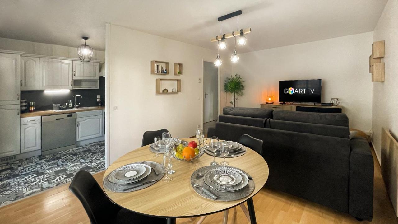 Homey Wood: Cozy Apartment Near Geneva with Private Parking and Balcony Annemasse Exterior photo